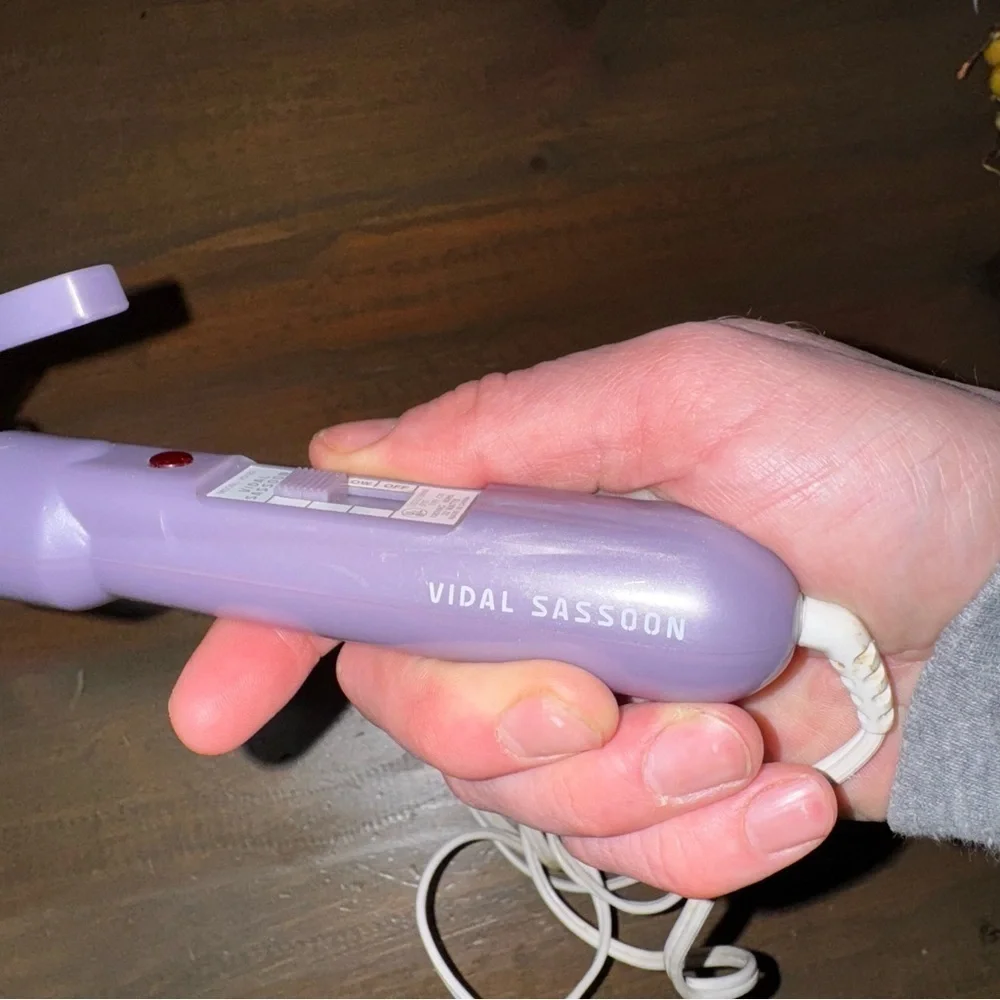 Vidal Sassoon VS122 1 Inch Barrel Pro Curling Iron Waves Y2K Purple Tested Works